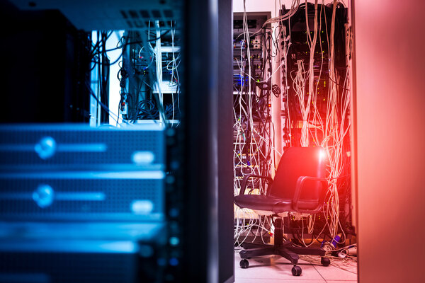 Серверы хранения данных в помещении для хранения данных
