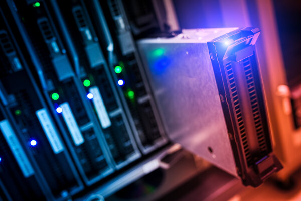 Серверы хранения данных в помещении для хранения данных
