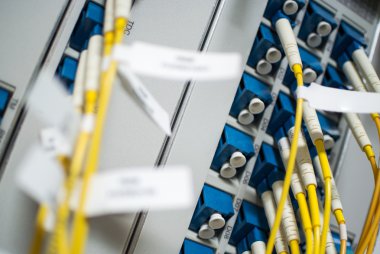 Fiber optik kablo ağı başka bir şeydir. Alma - tra yeteneğine