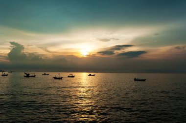 yelken ve gün batımı