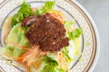 Sebze sağlıklı beslenme ile Kızarmış domuz eti .