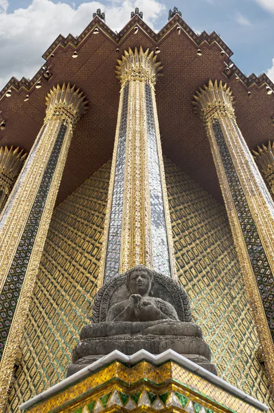 Buddha bild stil på vit bakgrund . — Stockfoto