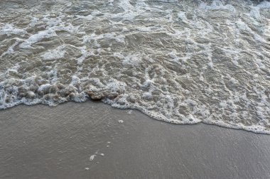 Kum ve Sörf siyah plaj .