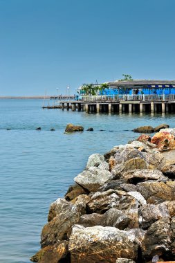 Sahil restoranı Egzotik taş plaj .