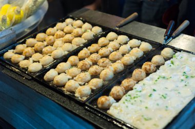 Demir tava ile yapma Takoyaki