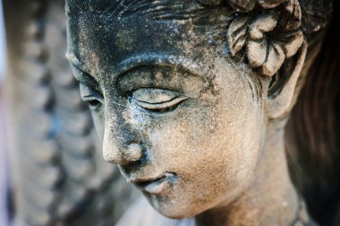 Düşük ışıkta Dinlenme Heykeli .