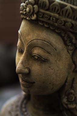 Düşük ışıkta Dinlenme Heykeli .