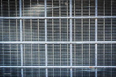 Yumuşak ışıkta kafes metal arka plan .