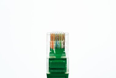 Ağ kablo Rj45 baş beyaz arka plan üzerinde