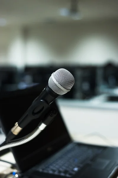 An Microphone in computer lab soft light — Stock Photo, Image