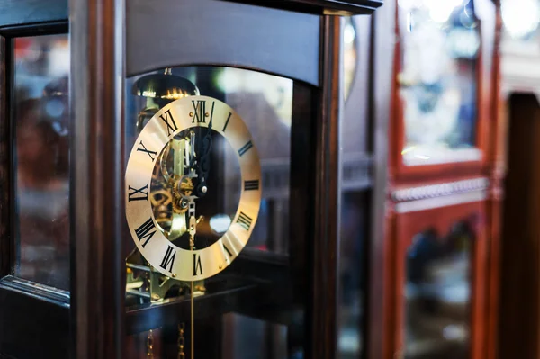 Reloj antiguo tiempo que pasa —  Fotos de Stock