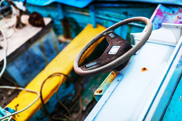 Steering wheel sailboat old use . — Stock Photo, Image