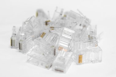 Ağ kablo Rj45 baş beyaz arka plan üzerinde