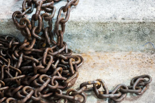 Old chain with wood together . — Stock Photo, Image