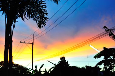 Çevre akşam gökyüzü günbatımı dramatik buluta