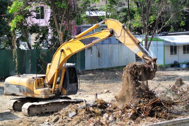 İnşaat alanında kazıcı