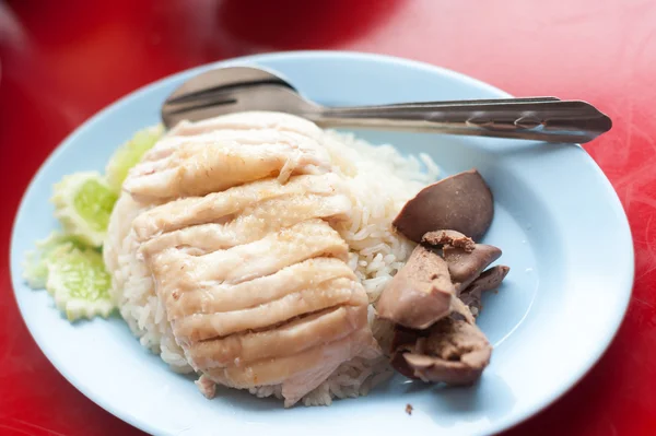 Ayam dan nasi thai makanan dalam cahaya lembut — Stok Foto