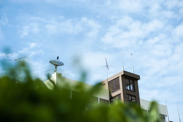 Radar in blue sky — Stock Photo, Image