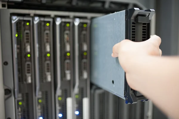 Man fix server network in data center room — Stock Photo, Image