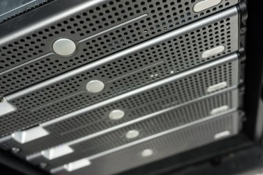 Ağ sunucuları veri odasında .