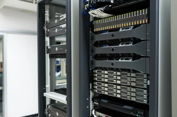 Netzwerk-Server im Datenraum . — Stockfoto