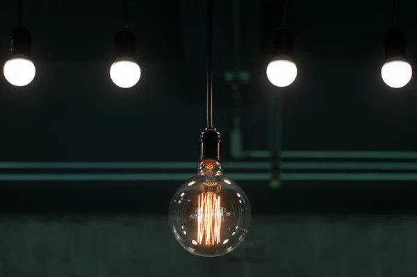 Luz da lâmpada no lugar do estúdio — Fotografia de Stock