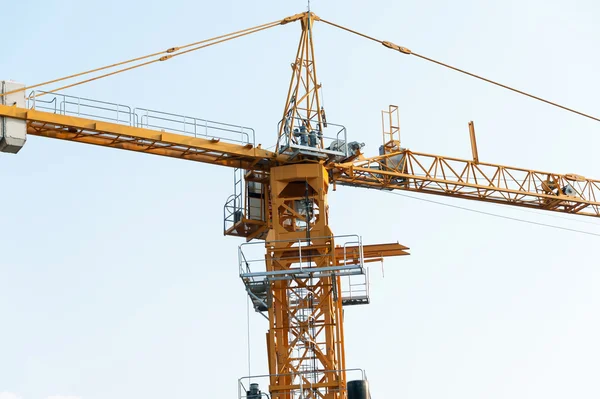 Crane in construction with blue sky — Stock Photo, Image