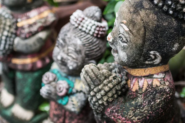 Estatua de niños pequeños en luz suave  . —  Fotos de Stock