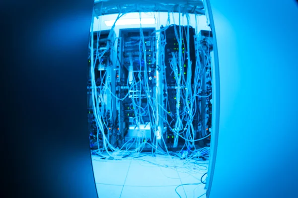 Servidores de rede na sala de dados — Fotografia de Stock