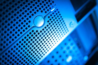 Ağ sunucuları veri odasında