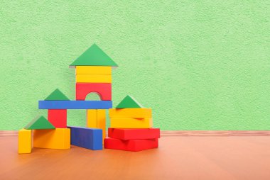 yerdeki renkli bloklar