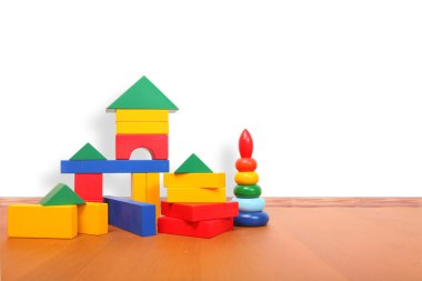 yerdeki renkli bloklar