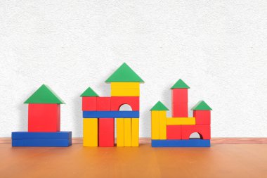 yerdeki renkli bloklar