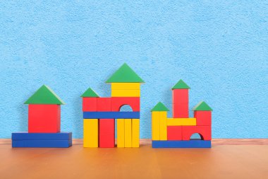 yerdeki renkli bloklar