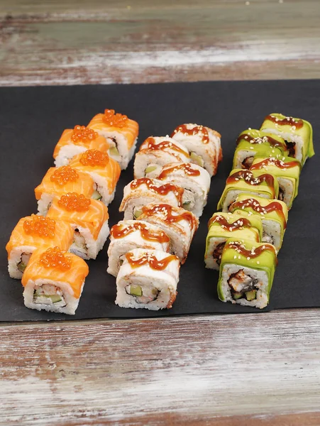 Sushi Mörk Bakgrund — Stockfoto