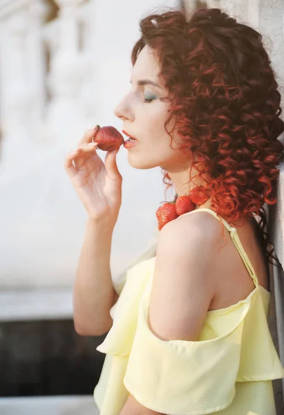 Glamour Portrait Woman Strawberry — Stock Photo, Image