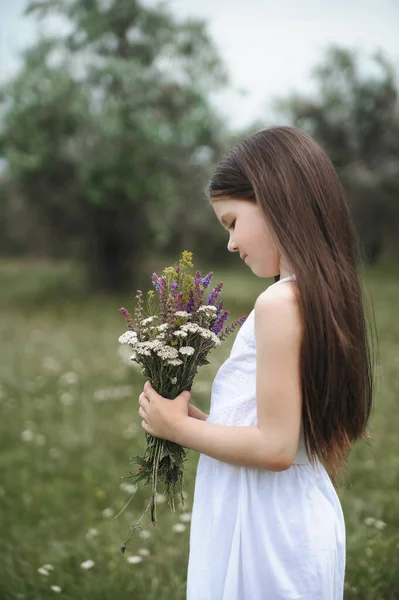 Little Cute Girl Flowers Outdoors — Stock Photo, Image