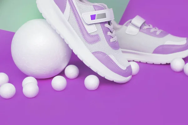 Zapatos Violeta Moda Sobre Fondo Colorido Zapatos Deportivos Moda — Foto de Stock