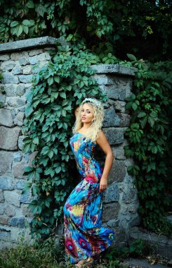 Genç güzel kadın.