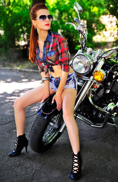 Young beautiful woman and bike — Stock Photo, Image