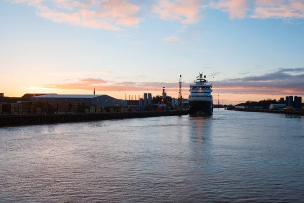 Sunrise over sea port — Stock Photo, Image