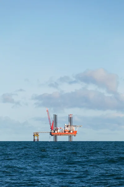 Plataforma de petróleo durante o dia — Fotografia de Stock