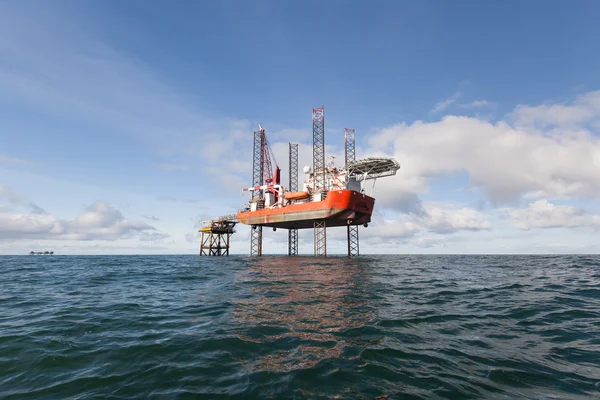 Plataforma de petróleo durante o dia — Fotografia de Stock