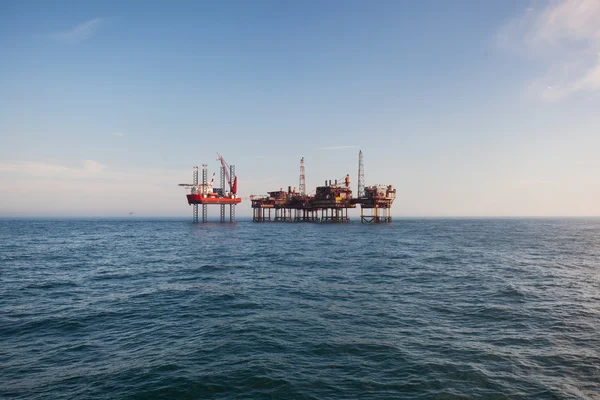 Piattaforma petrolifera sul Mare del Nord Immagine Stock