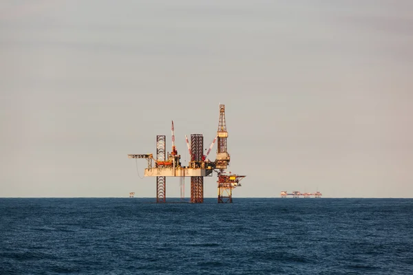 Drilling rig at sunny day — Stock Photo, Image