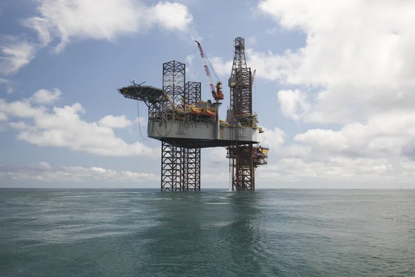 Drilling rig at sunny day — Stock Photo, Image