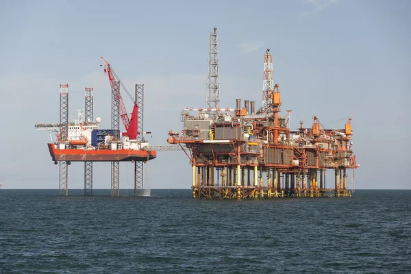 Piattaforma petrolifera sul Mare del Nord Foto Stock