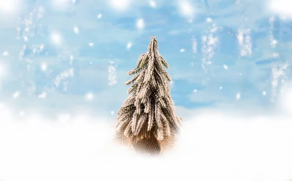 Winter Weihnachten Hintergrund Weihnachtlicher Hintergrund Weihnachtskomposition Weihnachtsbaum Auf Schneebedecktem Winterhintergrund — Stockfoto