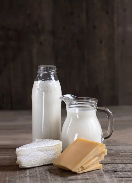Köstliche Frische Milch Auf Hölzernem Hintergrund Ein Krug Milch Und — Stockfoto