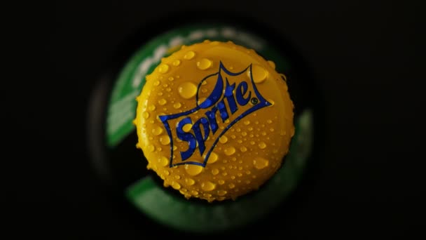 Filmado Estúdio Garrafa Sprite Vista Cima Bebidas Frias Anúncios — Vídeo de Stock